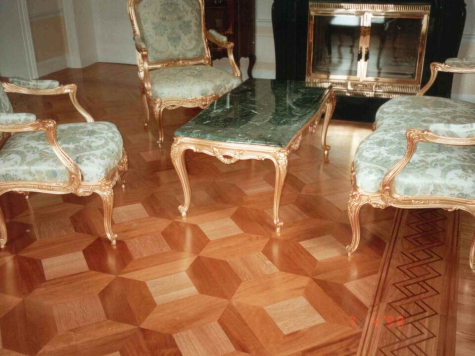 16. Pałac w Górznie gabinet - parkiet taflowy w układzie kasetonowym i intarsjowana bordiura (dąb iroko)