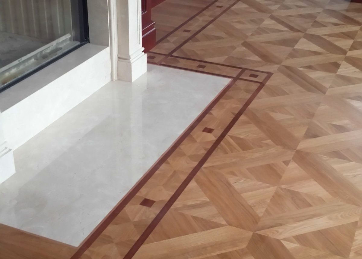 02._Dwor_w_Odrowazu_-_tafle_parkietowe_debowe_i_ozdobna_bordiura_na_ogrzewaniu_podlogowym-1200x860